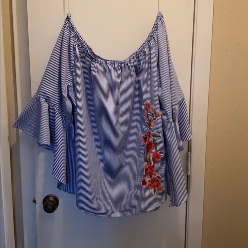 Wide shouldered shirt